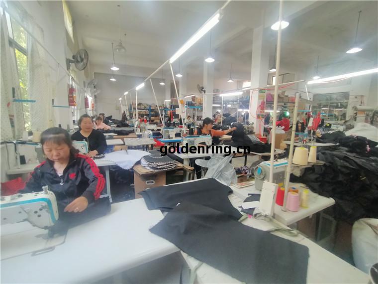 休寧(ning)縣璜(huang)尖鄉(xiang) 80後返(fan)鄉(xiang)創業打造(zao)服(fu)裝(zhuang)加工(gong)廠(chang)，帶動50名(ming)村民(min)共走(zou)致富(fu)路