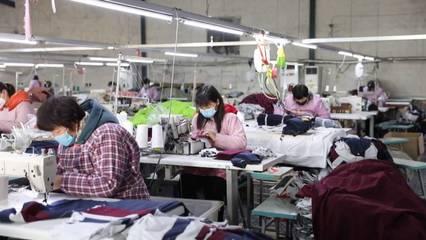 齊(qi)“心(xin)”魯(lu)“力” 按(an)下(xia)扶(fu)貧(pin)“快(kuai)進鍵(jian)” 服(fu)裝(zhuang)加工(gong)產(chan)業助(zhu)力脫貧(pin)攻(gong)堅(jian)